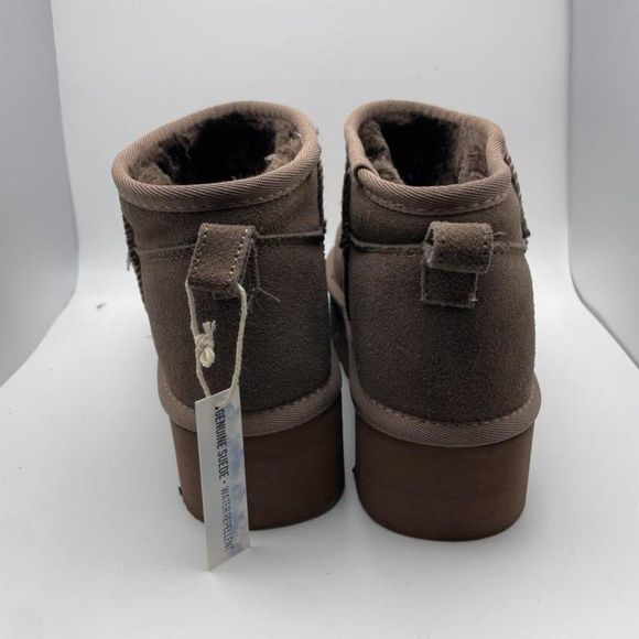 CUSHIONAIRE Women's COZY Genuine Suede pull on platform boot TAUPE 7.5 - Picture 4 of 6